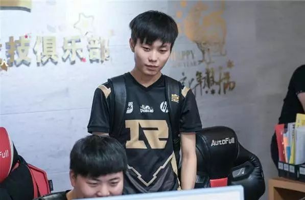 尤其引人关 尤其引人关