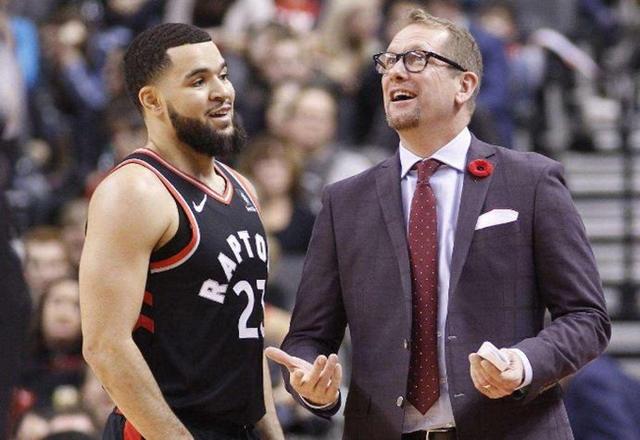 用脚背一停 用脚背一停