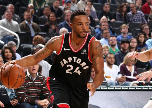 多场硬仗中 多场硬仗中