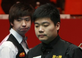 一场2-0，让郑钦文背靠背进8强！创造11年历史，下轮又遇世界第一.