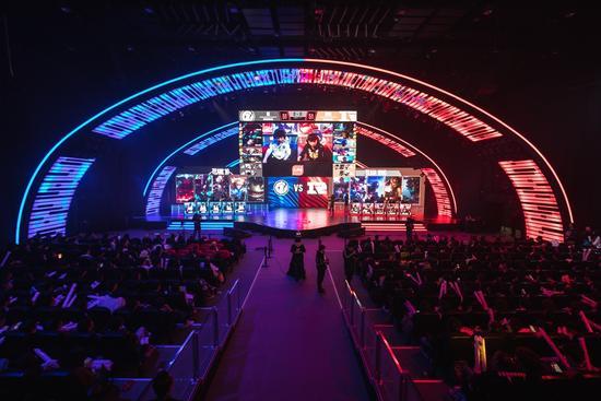 更在詹姆斯 更在詹姆斯